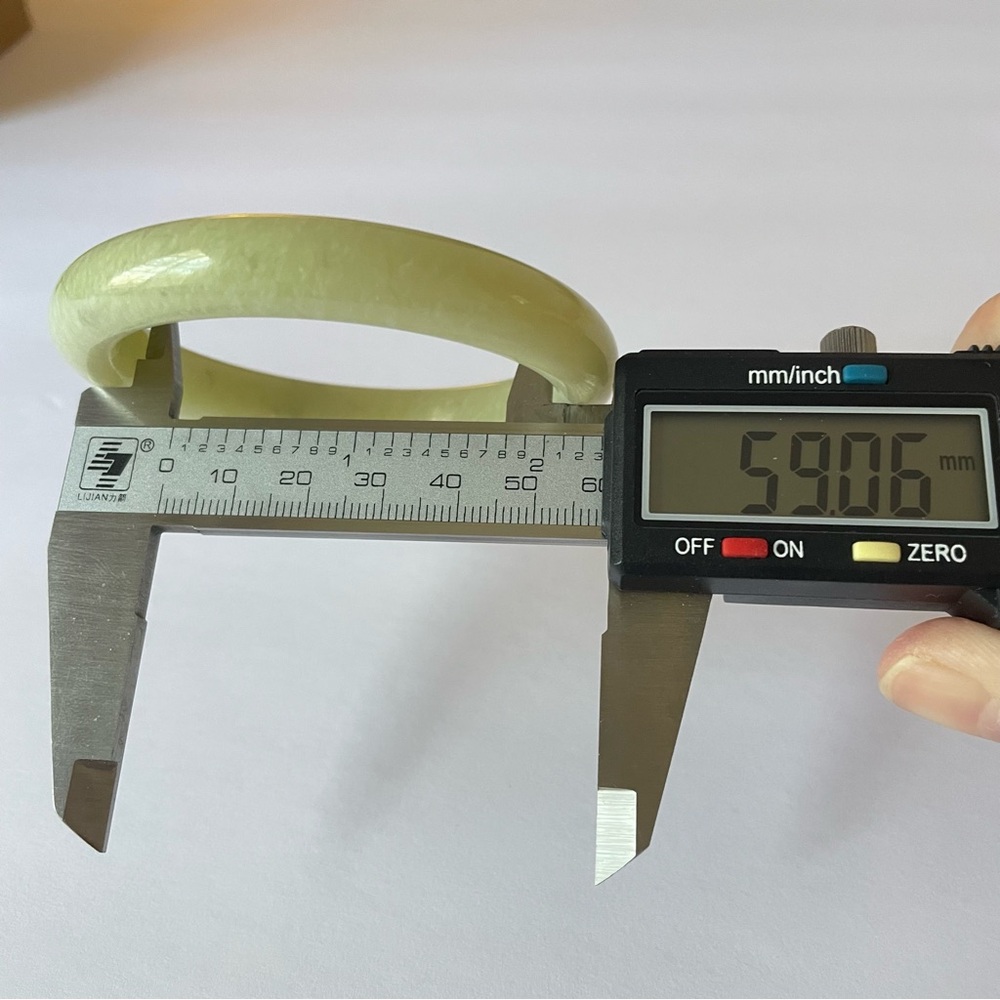 Authentic Natural Jade Bangle - Picture 4 of 4